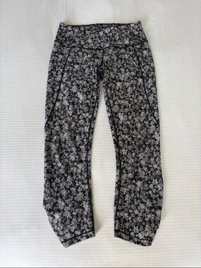 Calia Floral Leggings in Black and Light Pink. Size M.